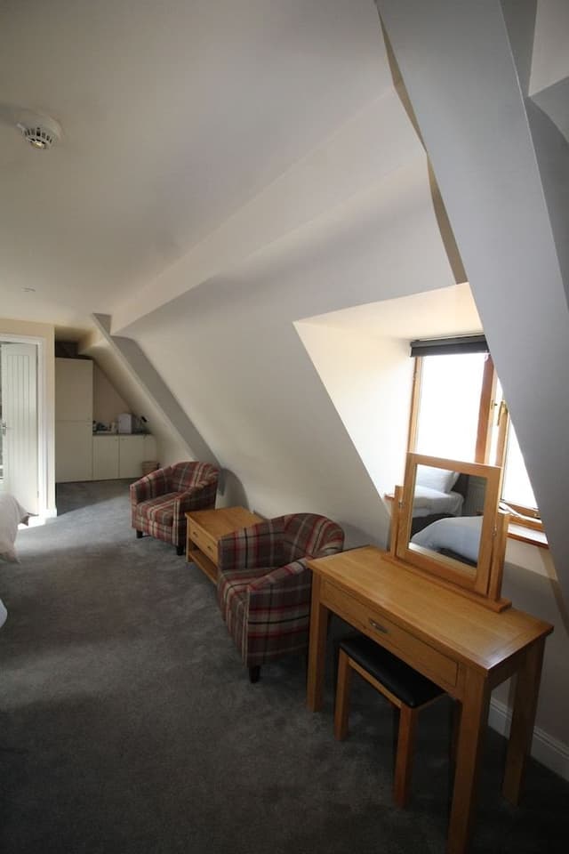 Suite, Ensuite (Fromehall)