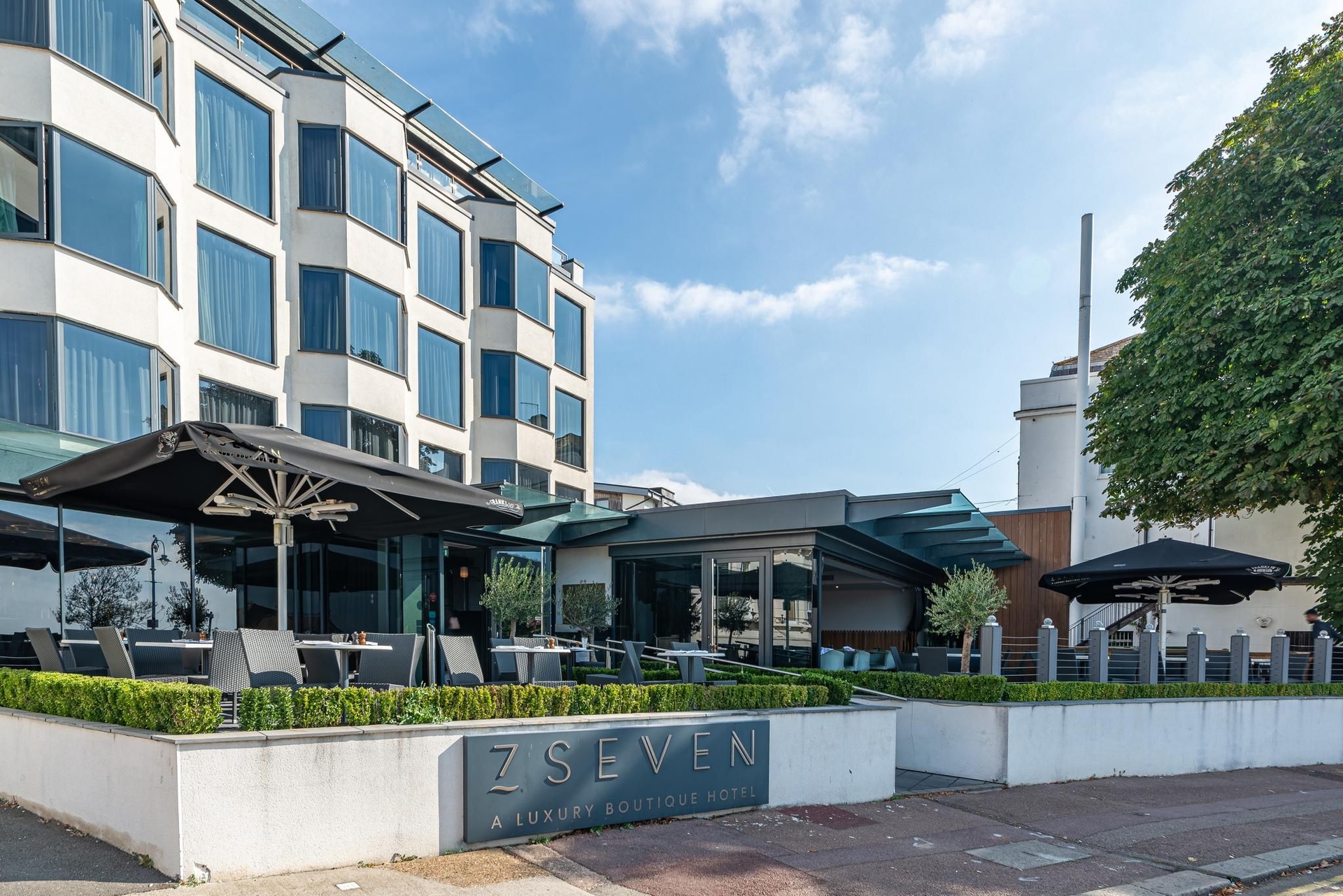 โรงแรมเซเว่น (Seven Hotel)1