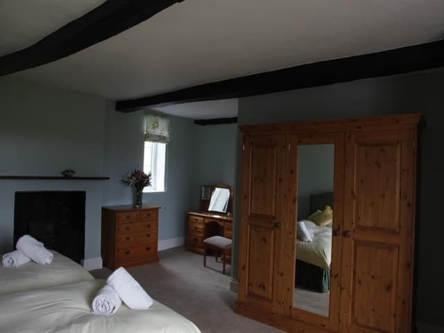 Family room-Ensuite with Shower-Garden View