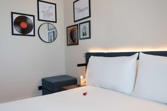 QUEEN ACCESSIBLE ROOM