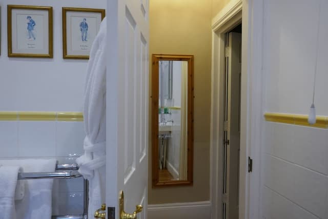 Luxury Double Room, Ensuite (Jasmine)