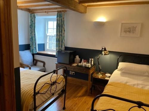 Riverside B & B2