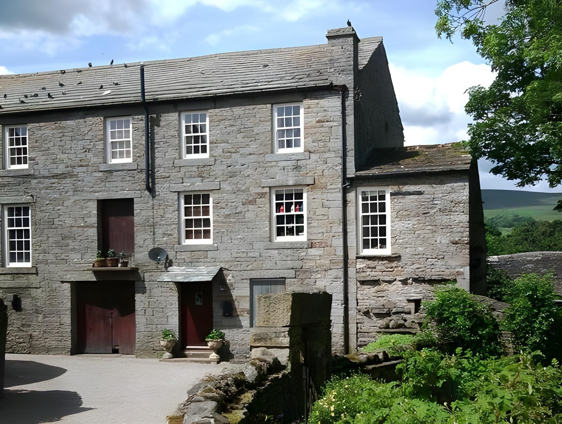 Riverside B & B0