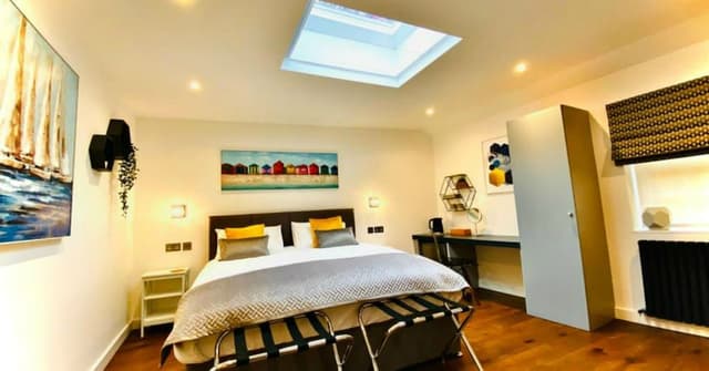 Hexagon Room