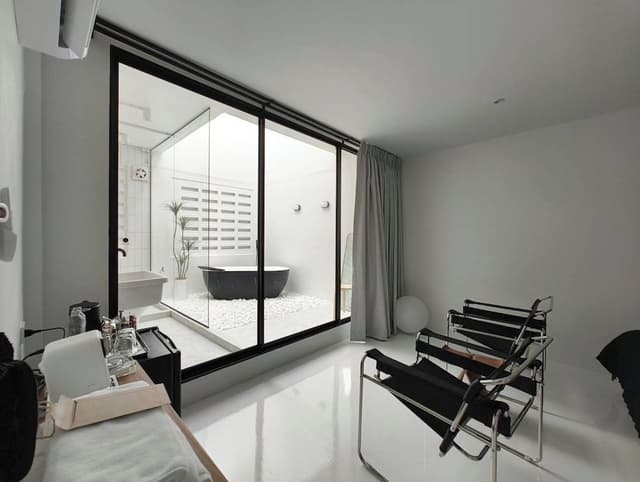 Deluxe Room With Bathtub