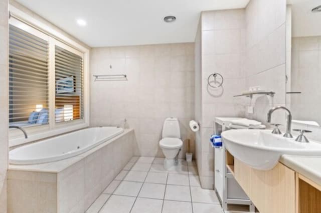 One Bedroom Spa Suite with Pool View