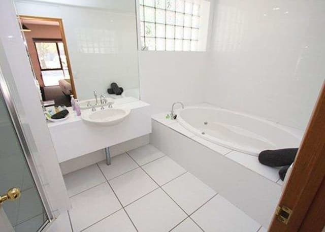 Room (Spa Room)