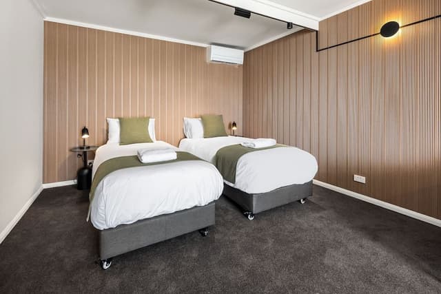 King Family Suite + Sofa