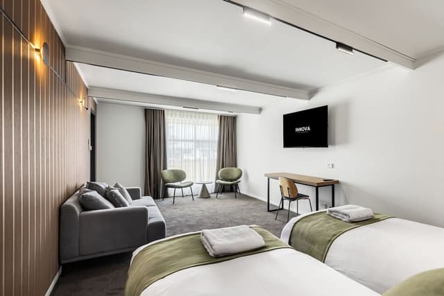King Family Suite + Sofa