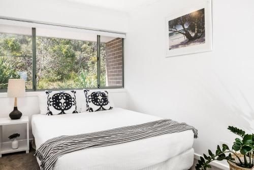 James Cook Apartments-w. pool beach access1
