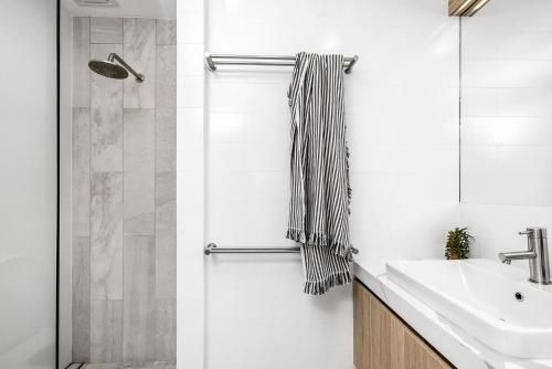 James Cook Apartments-w. pool beach access4
