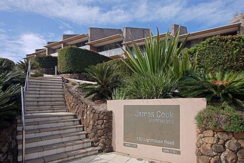 James Cook Apartments-w. pool beach access0