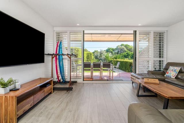 4 James Cook Apartments - renovated beachside pad