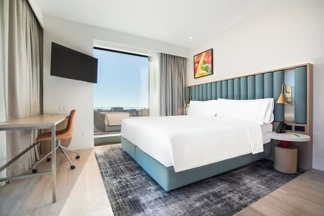 Suite, 1 King Bed, Balcony (Dining, Kitchenette)