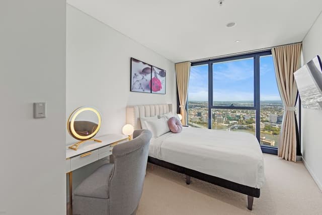 Three Bedroom Two Bathroom Sky High River View Deluxe Apartment