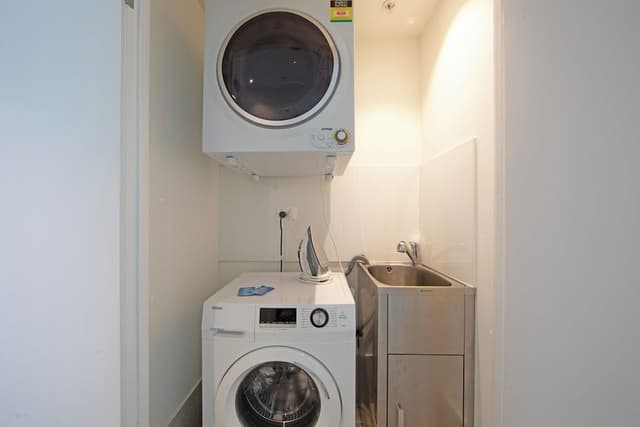 Two Bedroom One Bathroom Compact City View Apartment