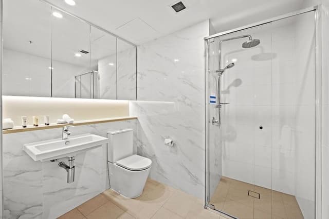 Two Bedroom One Bathroom Compact City View Apartment
