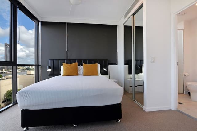 2 Bedroom Apartment City View