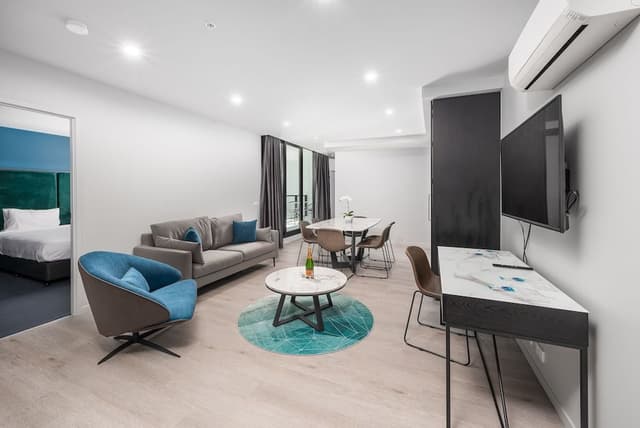 2 Bedrooms Apartment