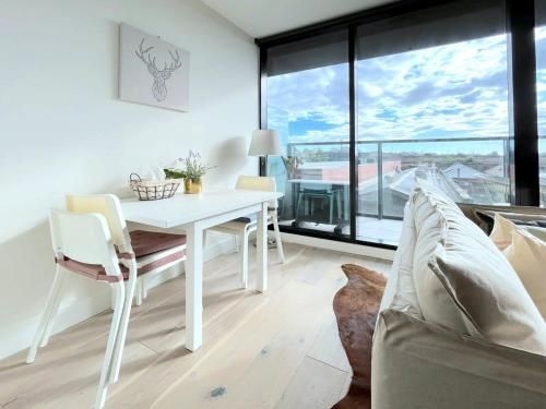 Modern Apt in Hawthorn East Free Secure Parking1