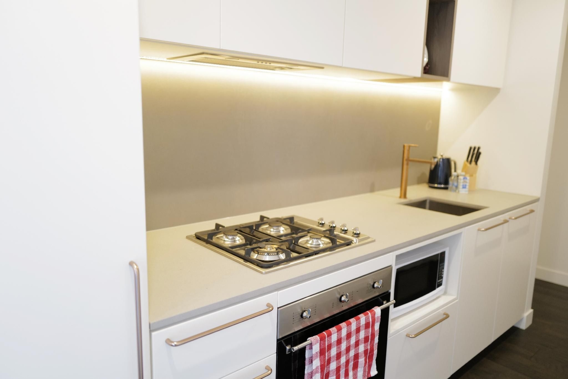Lovely Home in midtown Box Hill two beds ELL6A2
