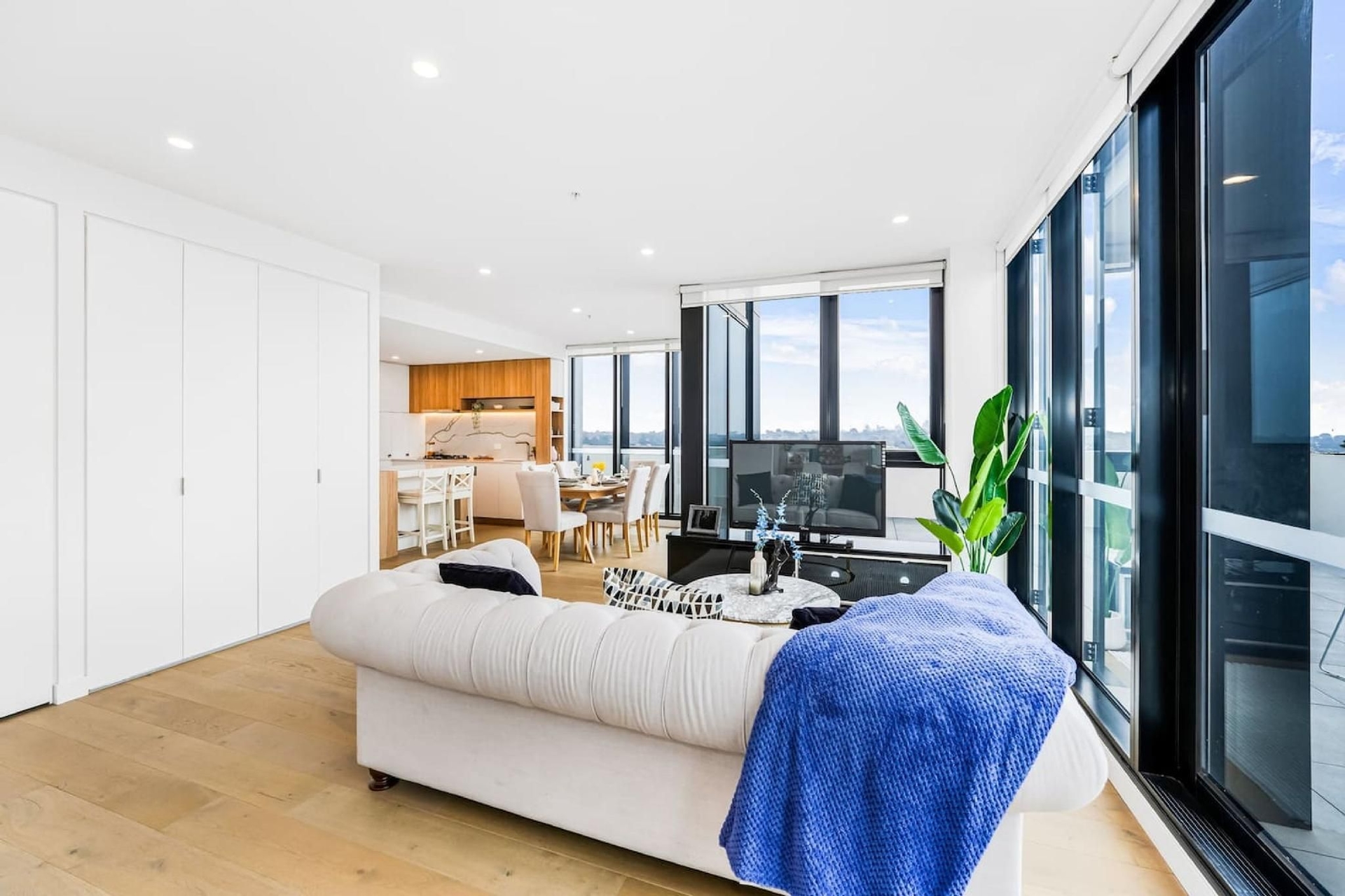StayAU Luxurious Penthouse 3BR Panoramic Views3