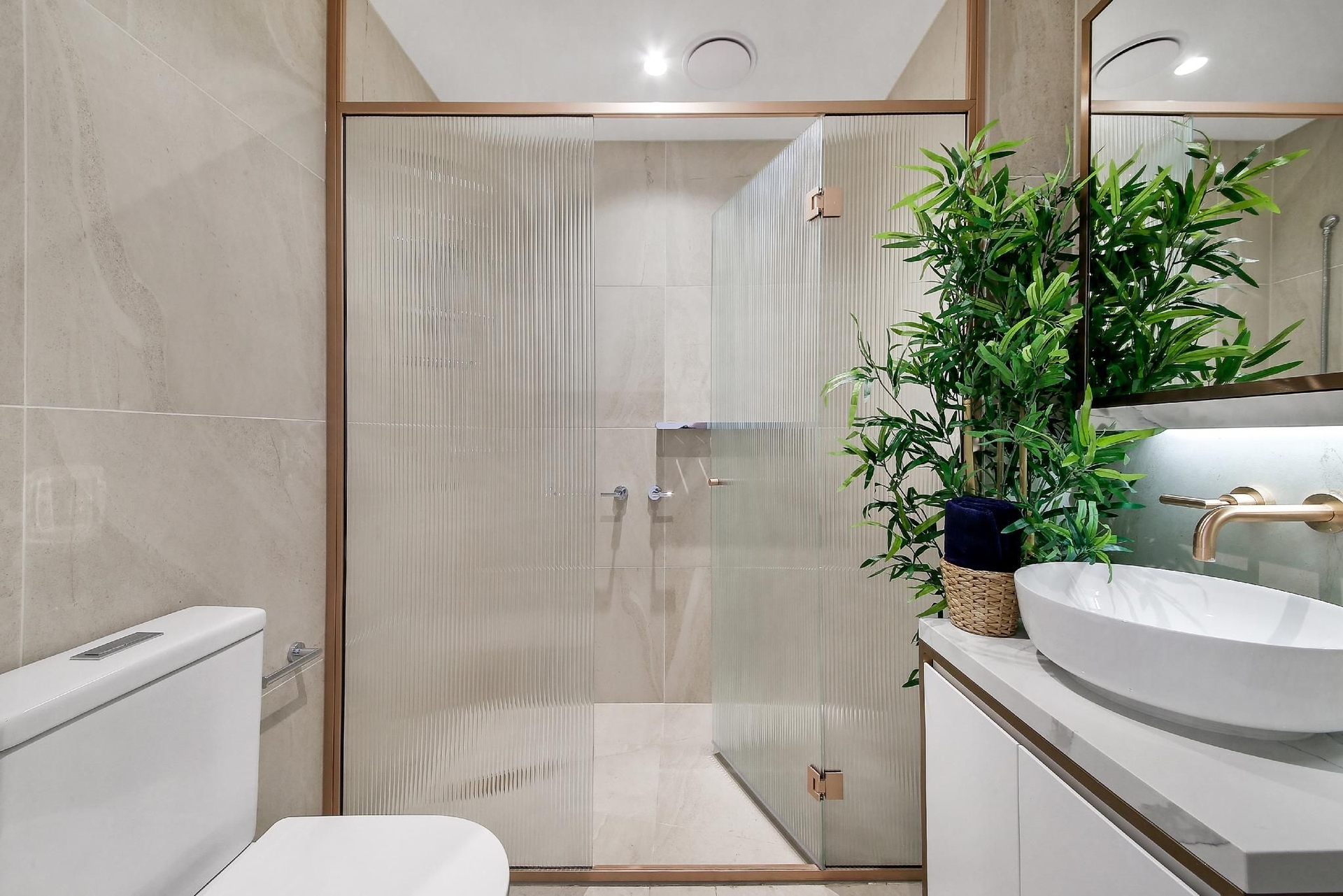 Chic & Cozy 2BR Stay on Iconic Chapel Street4
