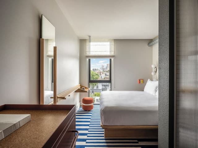 Standard Room, 1 King Bed