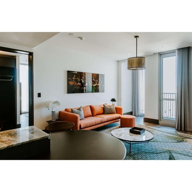 KING MOTLEY SUITE