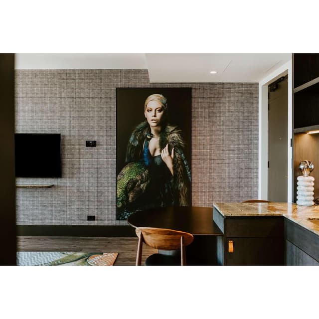 KING MOTLEY SUITE