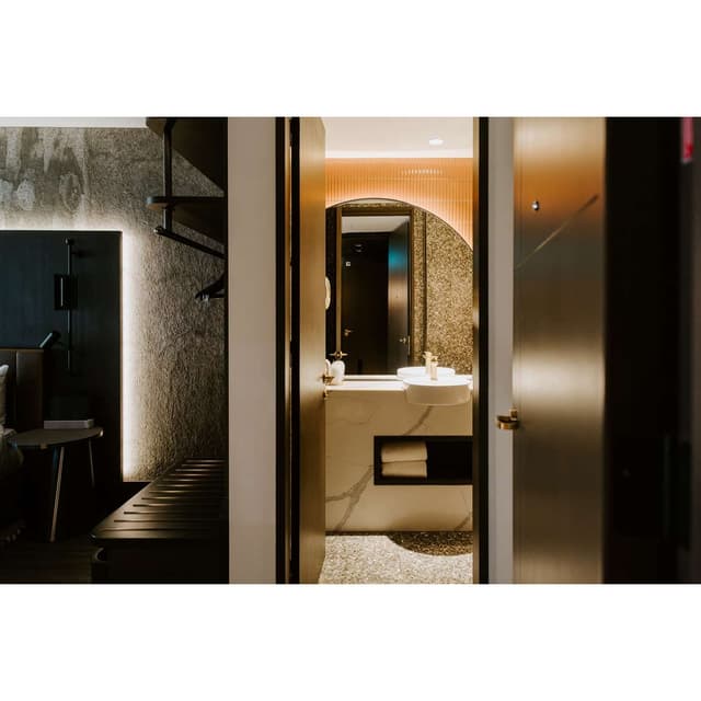 KING ROOM WITH BALCONY