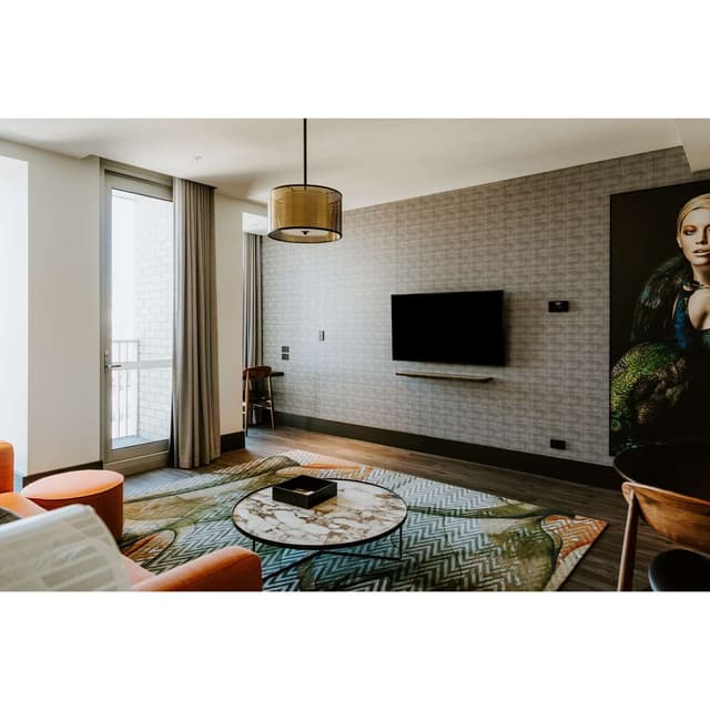 KING MOTLEY SUITE