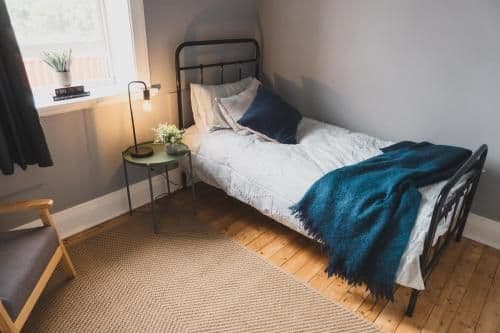 Single Room - Shared Bathroom