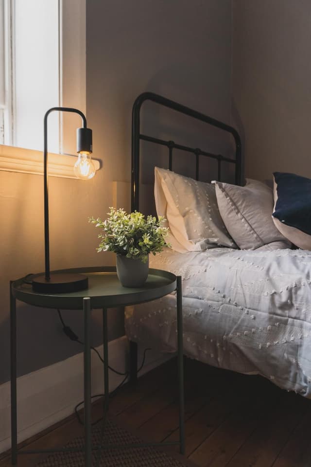 Single Room - Shared Bathroom
