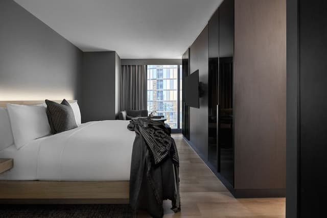 Signature Suite, 1 King Bed, City View