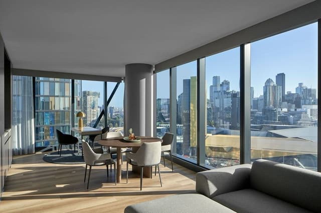 Signature Suite, 1 King Bed, City View