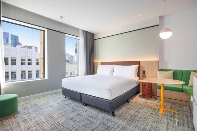1 King Premium Corner City View