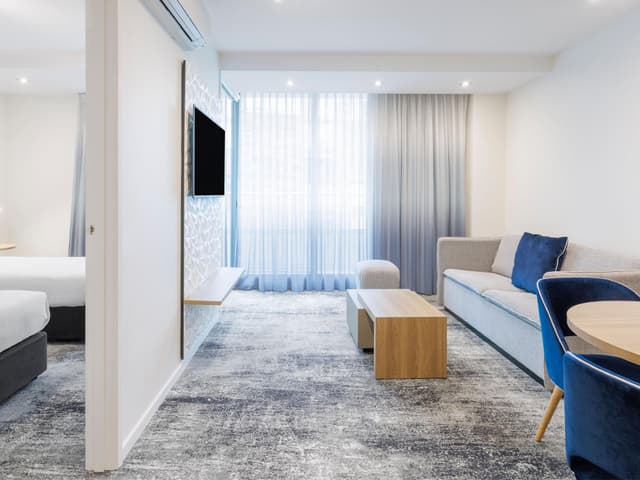1-Bedroom Apartment with 2 Single Beds