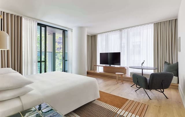 Room, 1 King Bed, Balcony