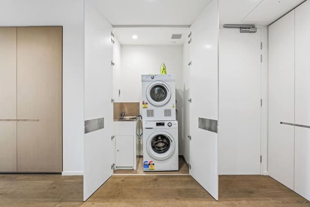 One Bedroom Apartment - Sky High