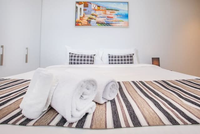 2 Bedrooms, 2 Bathrooms Superior Apartment with Balcony (Pool Access)
