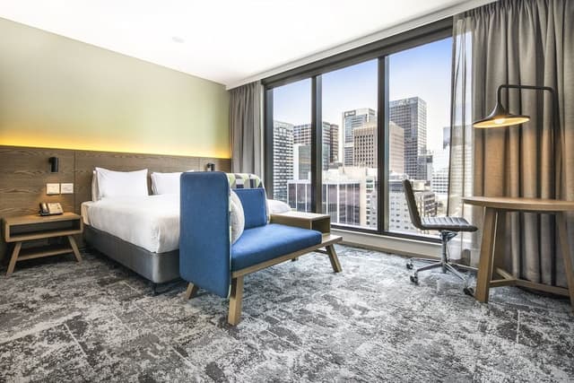 Standard Room, 1 Queen Bed, Accessible (Free Breakfast)