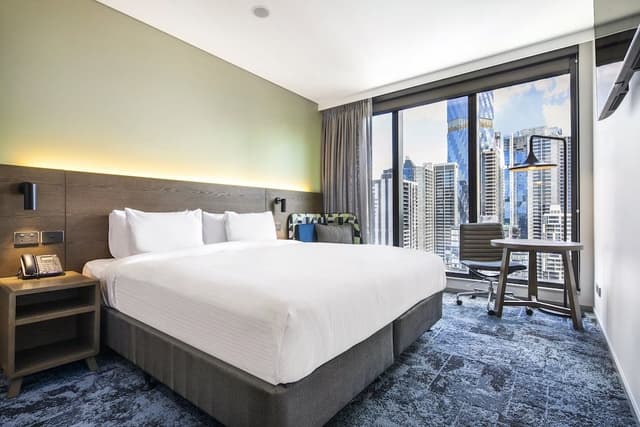 Standard Room, 1 King Bed (High Floor, Free Breakfast)