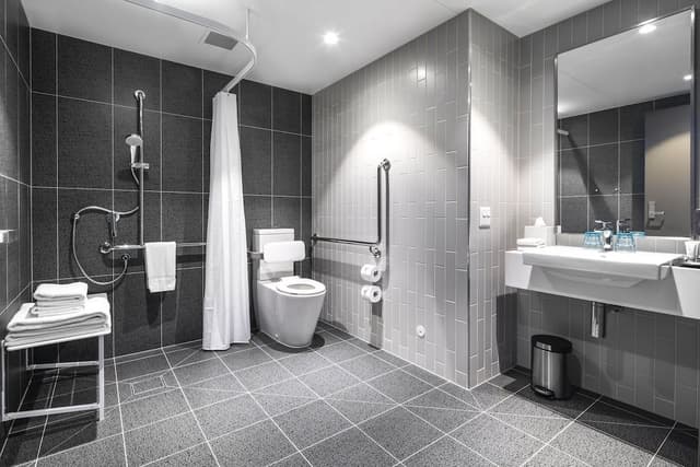 Standard Room, 1 Queen Bed, Accessible (Free Breakfast)