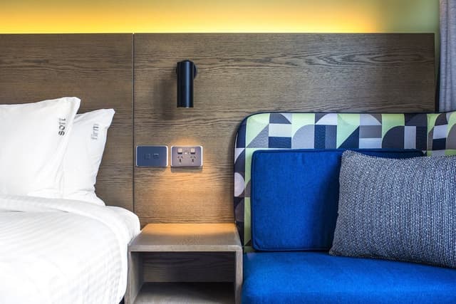 Standard Room, 1 King Bed (High Floor, Free Breakfast)