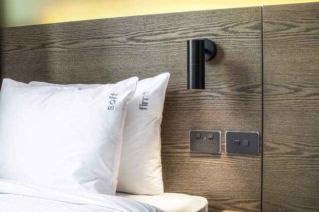 Standard Room, 1 Queen Bed (Free Breakfast)