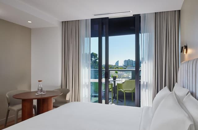 Room, 1 King Bed, Pets Allowed (with den and balcony)