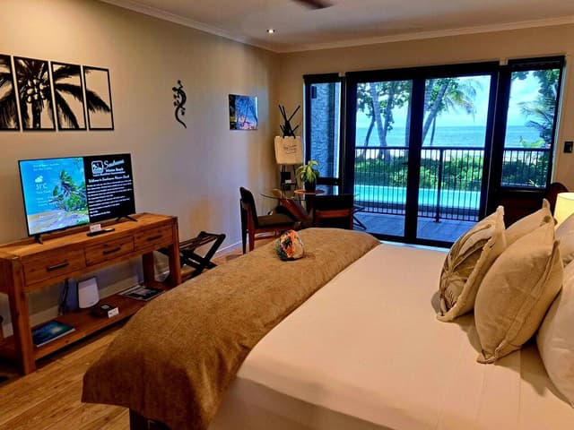 Beach View Suite: King Bed