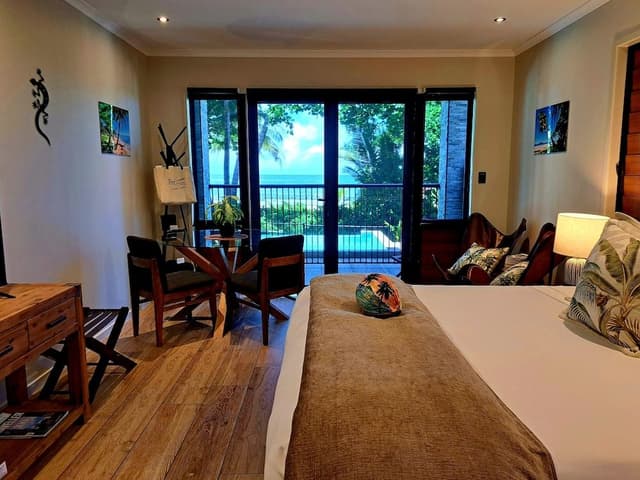 Beach View Suite: King Bed