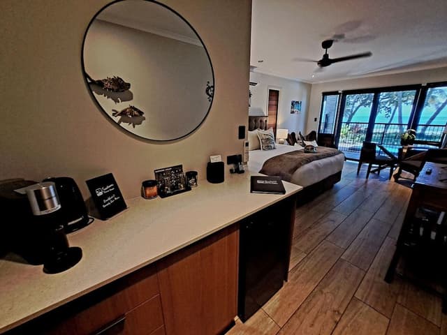 Beach View Suite: King Bed